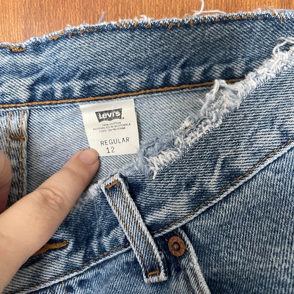 Levi’s Short Jean Shorts - Picture 2 of 3